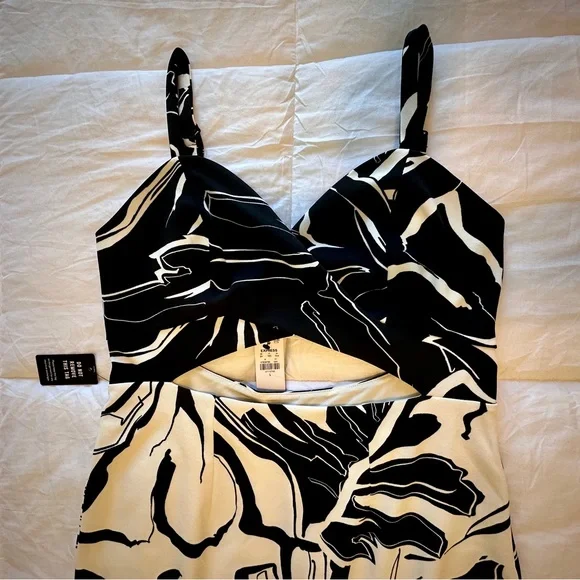 Express NWT Off White and Black Cutout Dress, Large - Picture 8 of 8